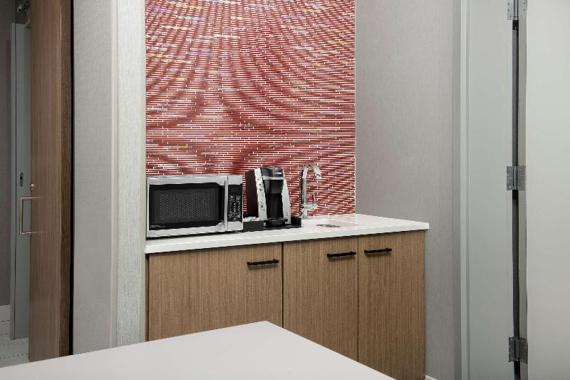 מיטת קינג בסוויטה, Hilton Garden Inn San Jose Airport