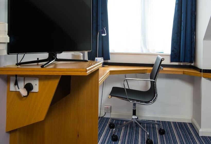 Номер Стандарт Адаптированный для Инвалидов, Holiday Inn Express London   Wandsworth, An Ihg