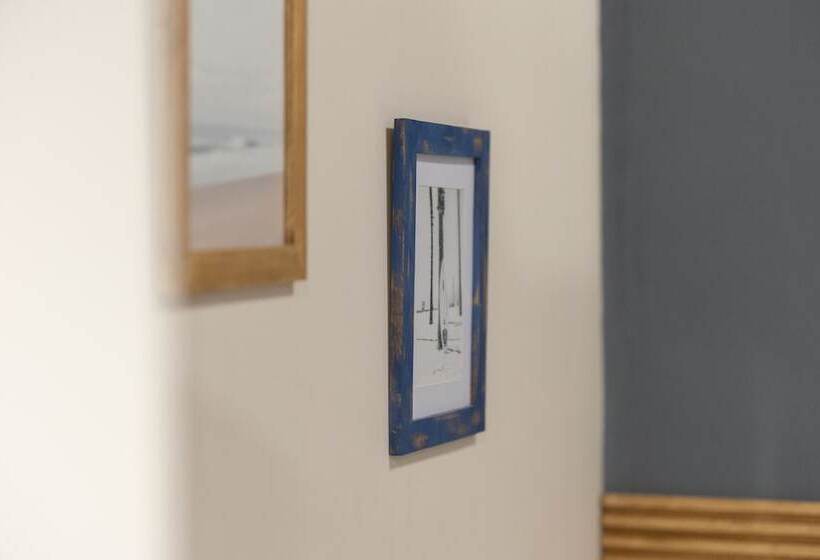 غرفة قياسية, Birdhouse