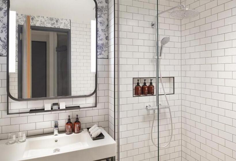 带大床的行政房间, Mövenpick Hotel The Hague