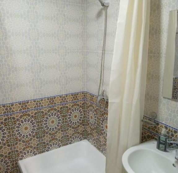 トリプルクラシックルーム, Rahmat Guesthouse