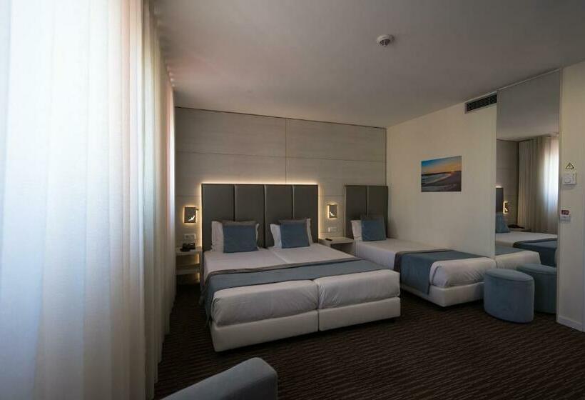 Номер Стандарт Трехместный, The One Grand Hotel da Póvoa