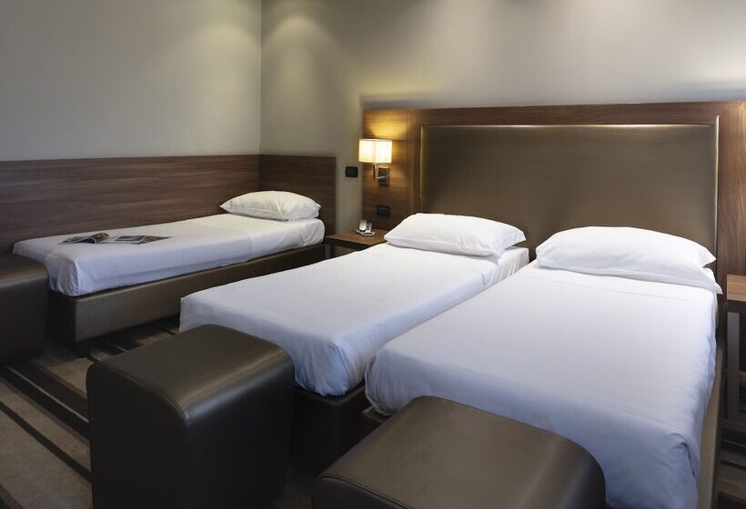 Трехместный Номер Классика, Smart Hotel Holiday