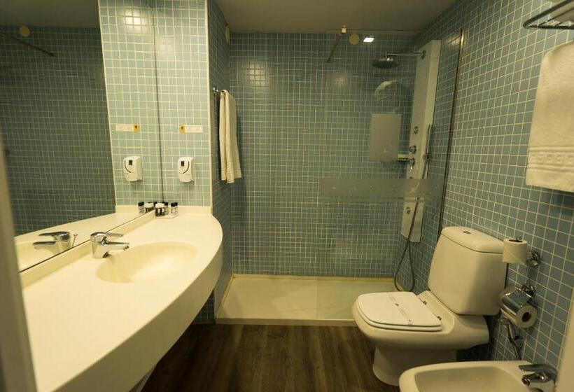 Номер Стандарт Трехместный, The One Grand Hotel da Póvoa