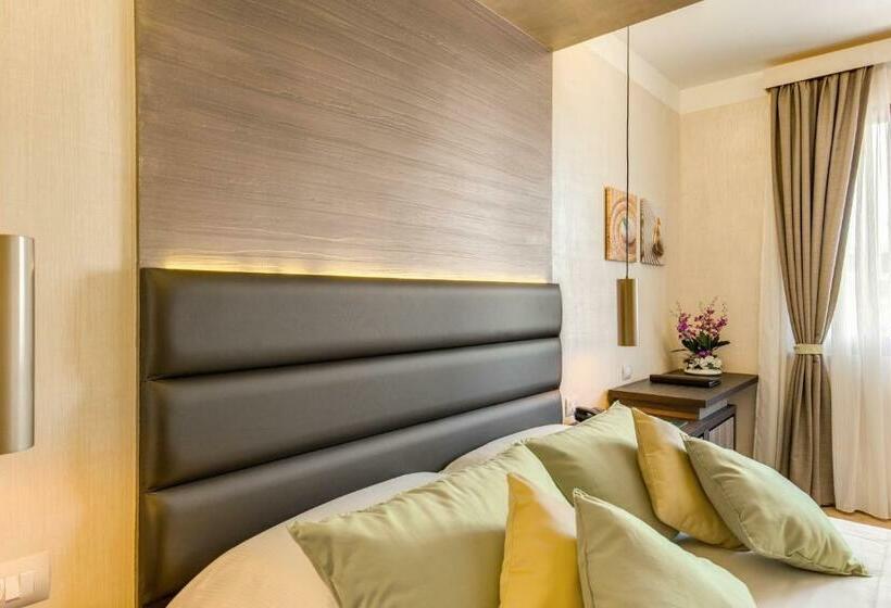 חדר סטנדרט לשלושה, Warmthotel