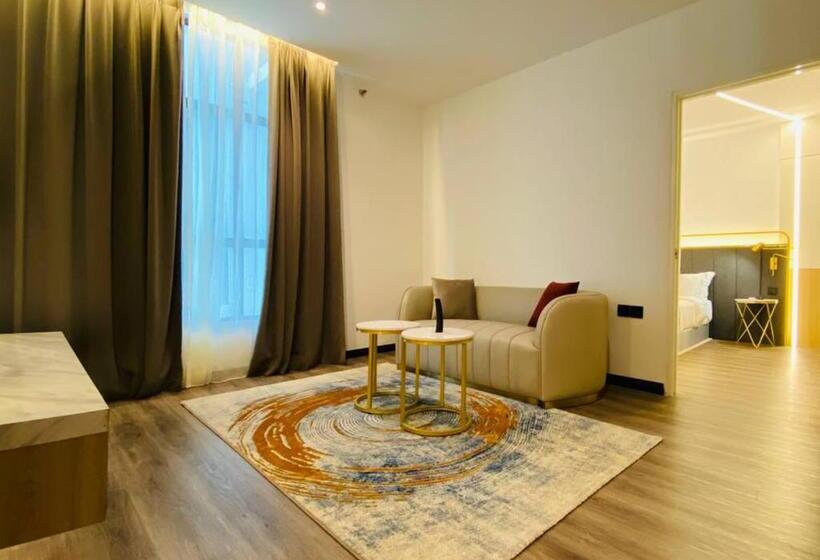 Люкс, Regatta Stay Kozi Square Kuching