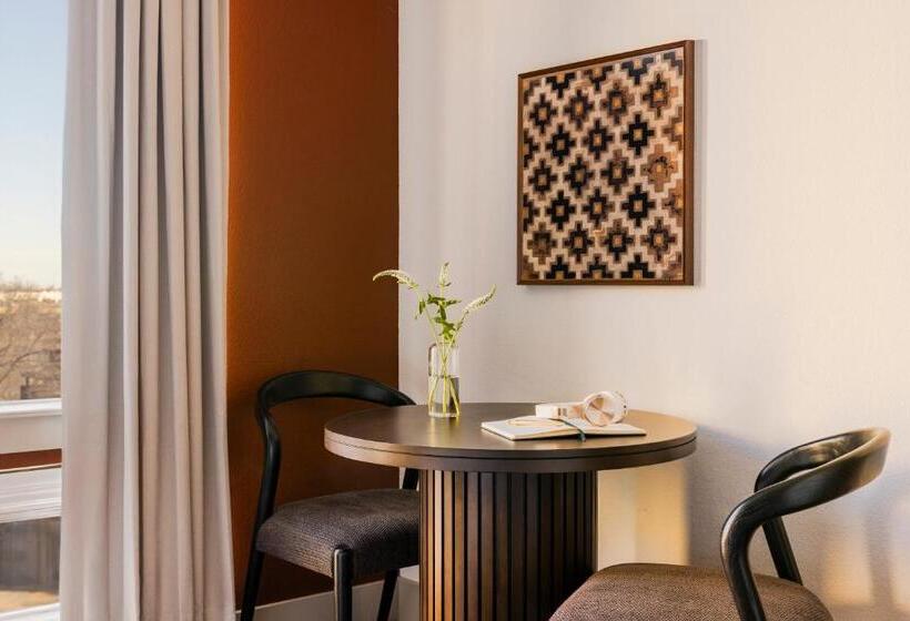 스탠다드 스튜디오, Sonder At East 5th