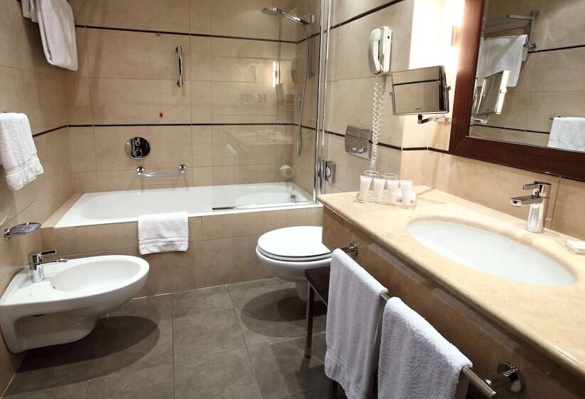 اتاق خانوادگی, Starhotels Ritz