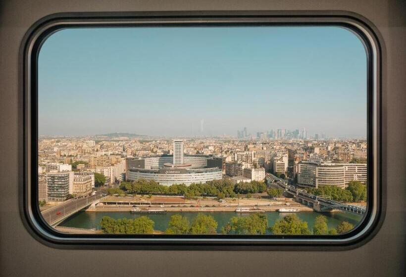 اتاق خانوادگی تودرتو, Novotel Paris Centre Tour Eiffel