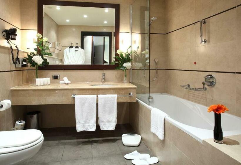 آپارتمان یک خوابه با دری مشترک که هال را جدا می کند., Starhotels Ritz