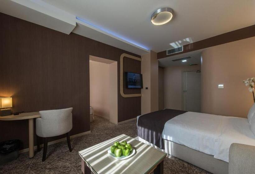 سوییت, Garni Hotel Aveny
