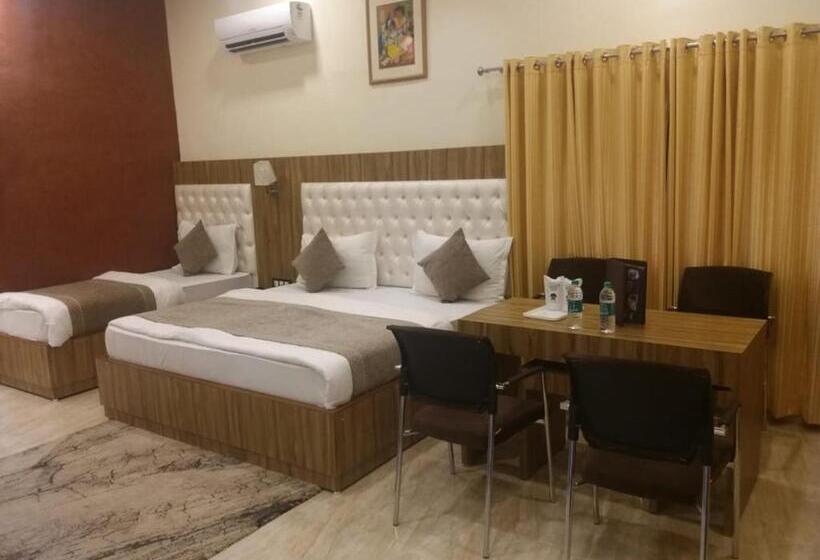 Family Suite, Hari Niwas   A Boutique Garden Resort Mount Abu