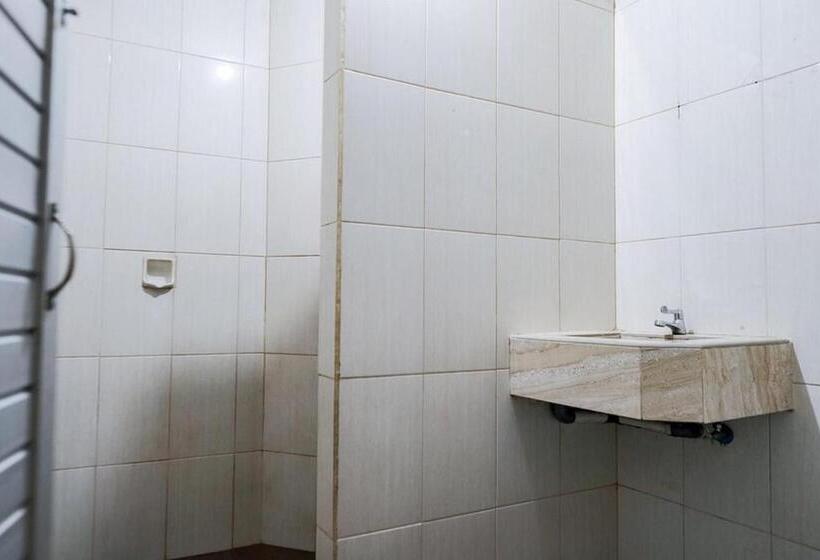 اتاق استاندارد, Reddoorz @ Jalan Gajah Mada Medan 2