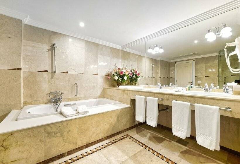 סוויטה נוף לים, Bull Reina Isabel & Spa