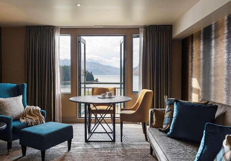 מיטת קינג בסוויטה, St Moritz Queenstown   Mgallery By Sofitel