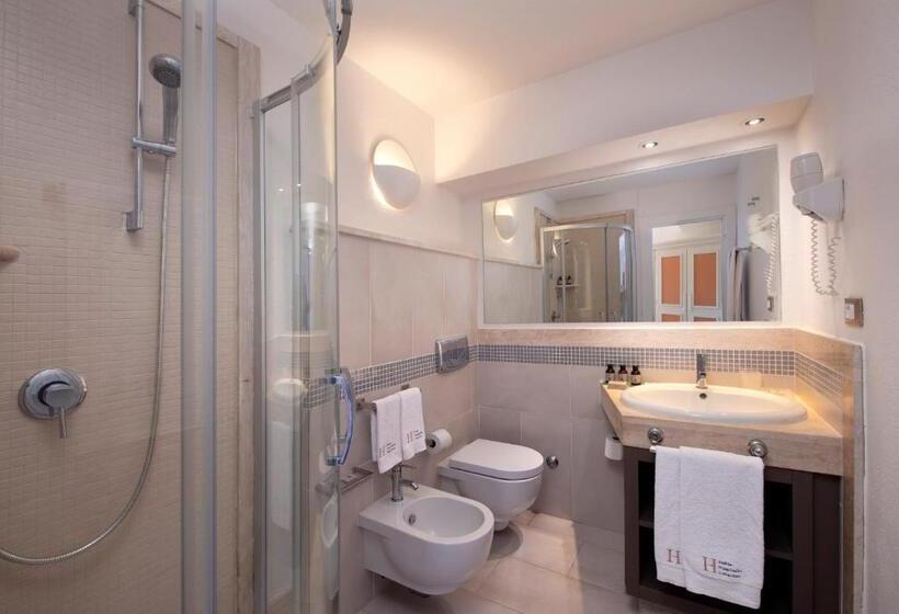 Трехместный Номер Стандарт Вид на Сад, Chia Laguna   Hotel Village