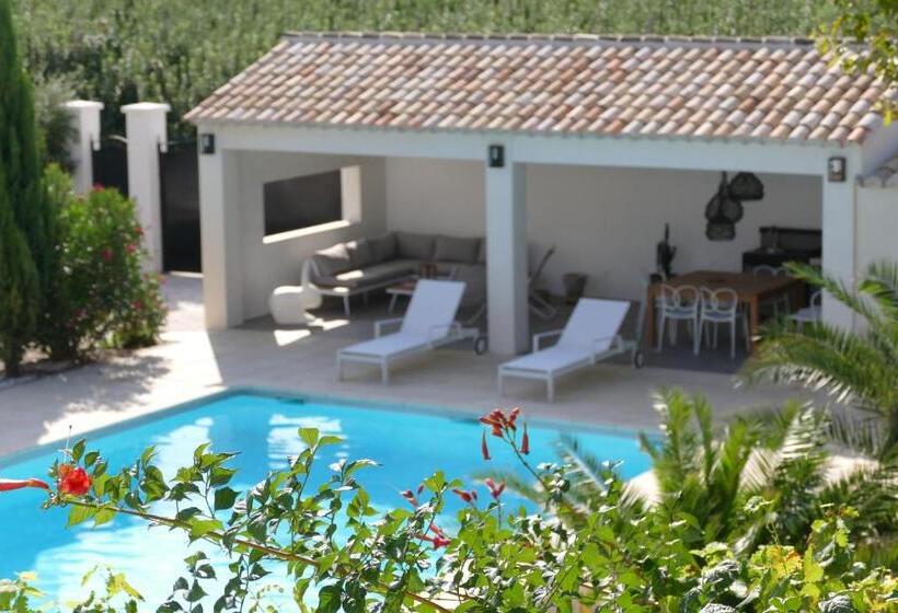سوییت با چشم‌انداز استخر, Maison Galatéa