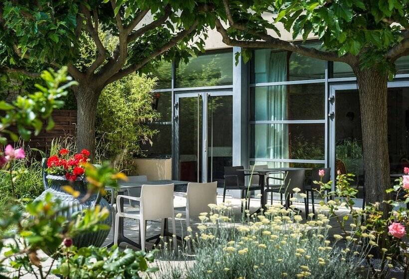 Номер Superior Вид на Сад, Avignon Grand