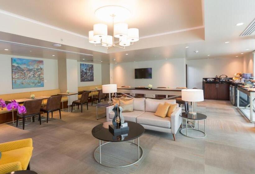 이그제큐티브 룸, Delfines Hotel & Convention Center