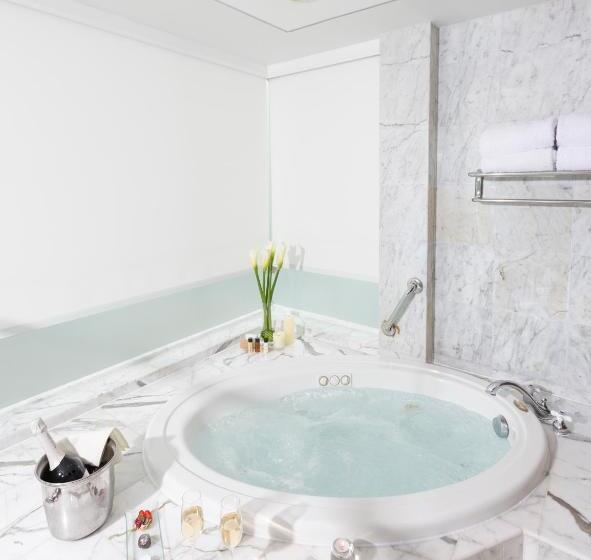 디럭스 스위트, Delfines Hotel & Convention Center