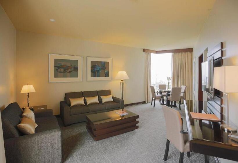 시니어 스위트, Delfines Hotel & Convention Center