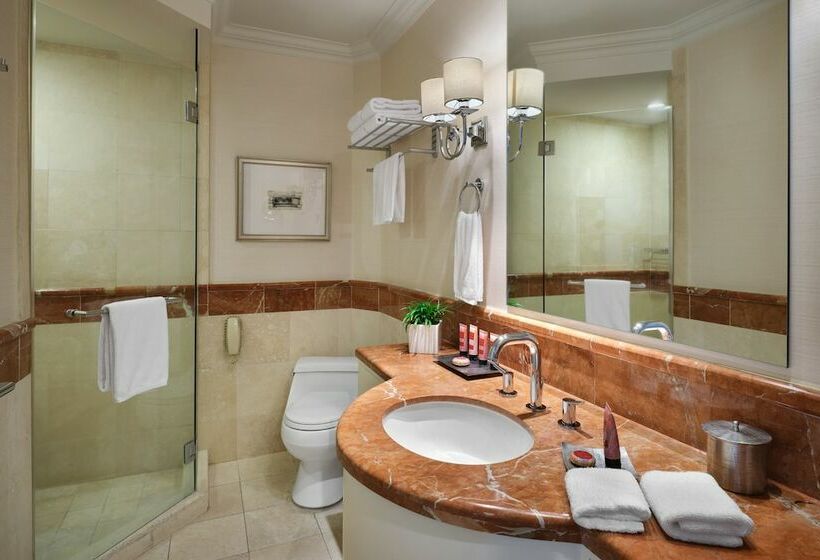 Номер Deluxe, Bristol Panama, A Registry Collection