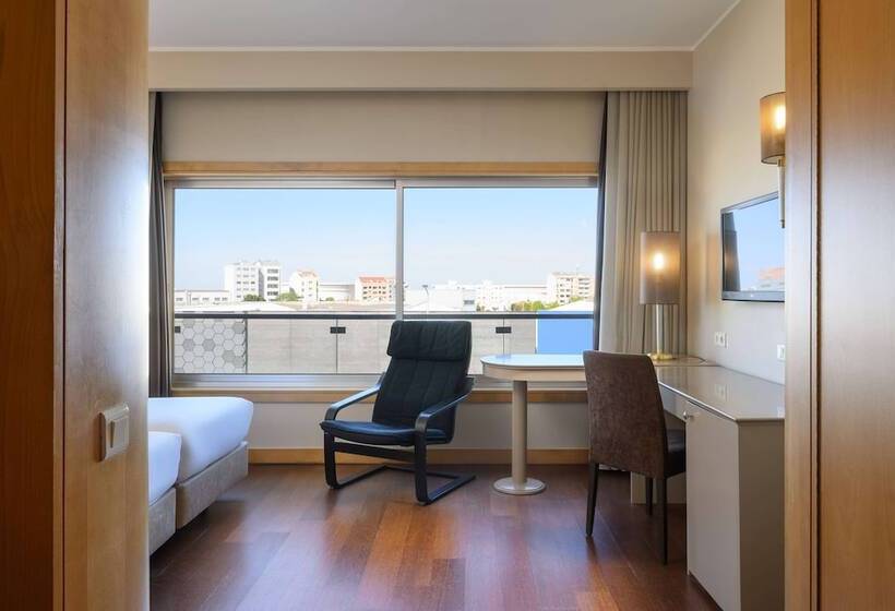 Номер Стандарт Адаптированный для Инвалидов, Tryp By Wyndham Porto Expo