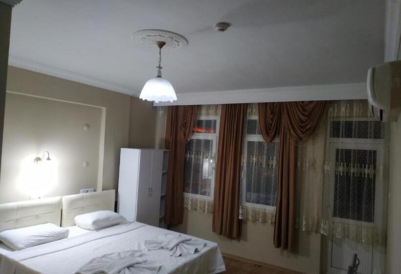 Трехместный Номер Стандарт с Балконом, Ephesus Centrum