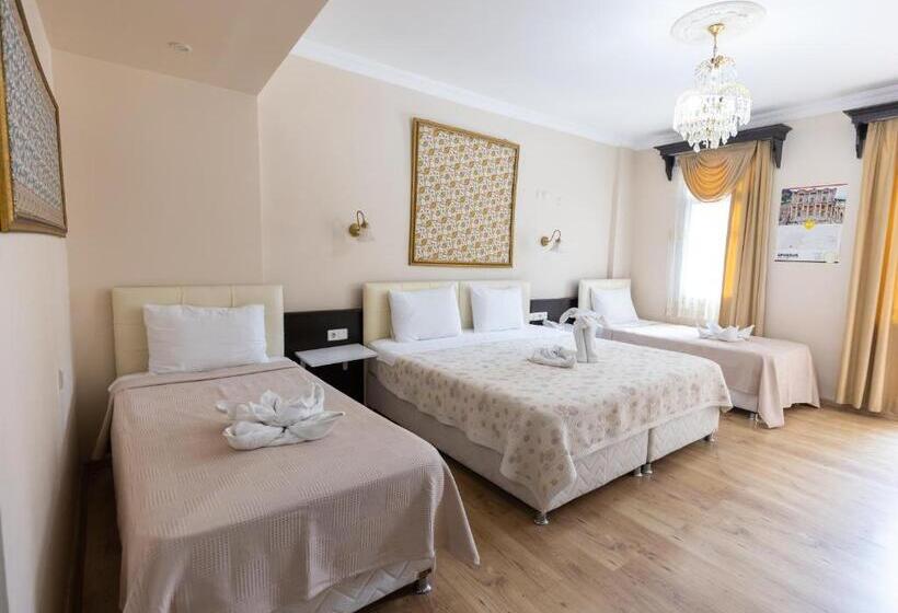 Четырехместный Номер Стандарт с Балконом, Ephesus Centrum