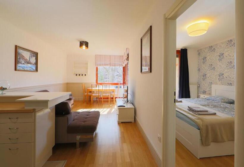 Апартаменты 1 Спальня с Балконом, The Bluedeck Wellness Apartment