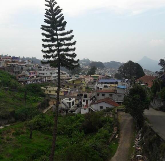 اتاق استاندارد با چشم‌انداز کوهستان, Le Charmin