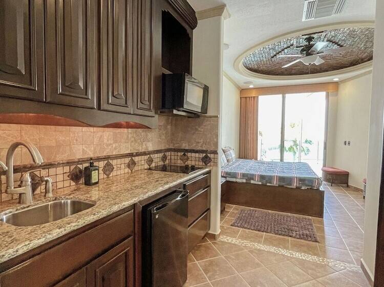 Апартаменты Comfort 2 Спальни, Esmeralda Beach Resort
