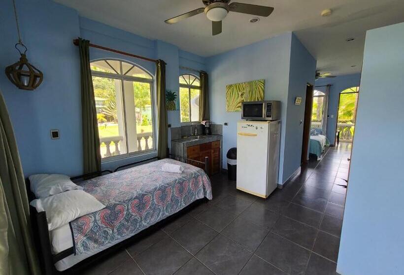 Полулюкс Вид на Сад, Hermosa Beach House