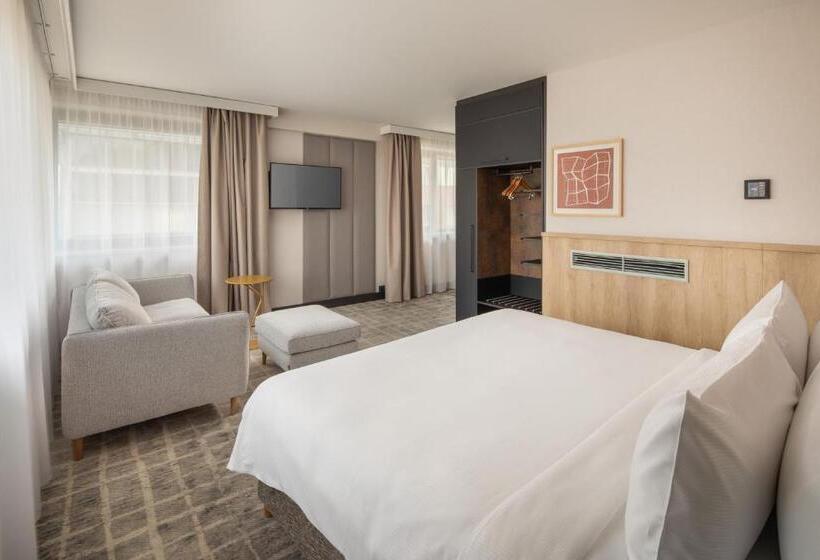 주니어 스위트, Crowne Plaza Budapest, An Ihg