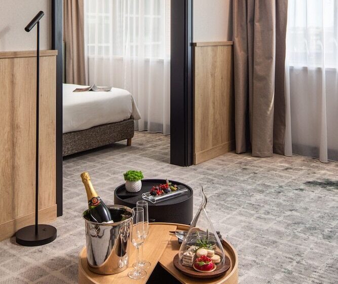 주니어 스위트, Crowne Plaza Budapest, An Ihg