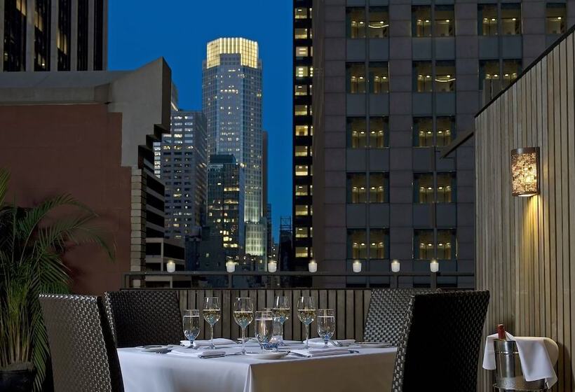اتاق اجرایی, The Muse New York