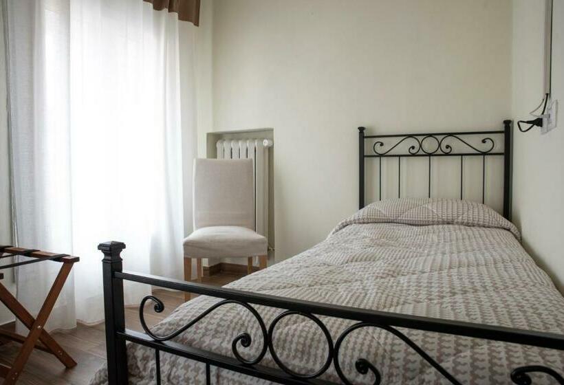 اتاق استاندارد سه نفره, La Locanda