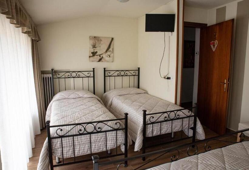 اتاق استاندارد سه نفره, La Locanda