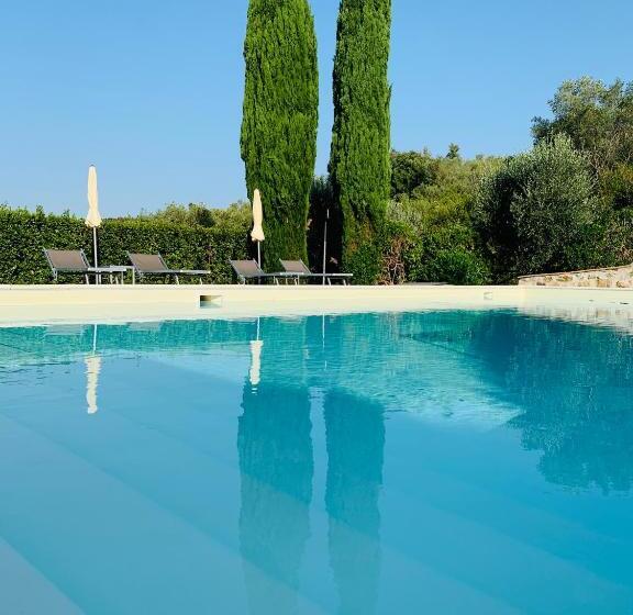 Апартаменты 3 Спальни, Tenuta Montemassi Podere Montauzzo