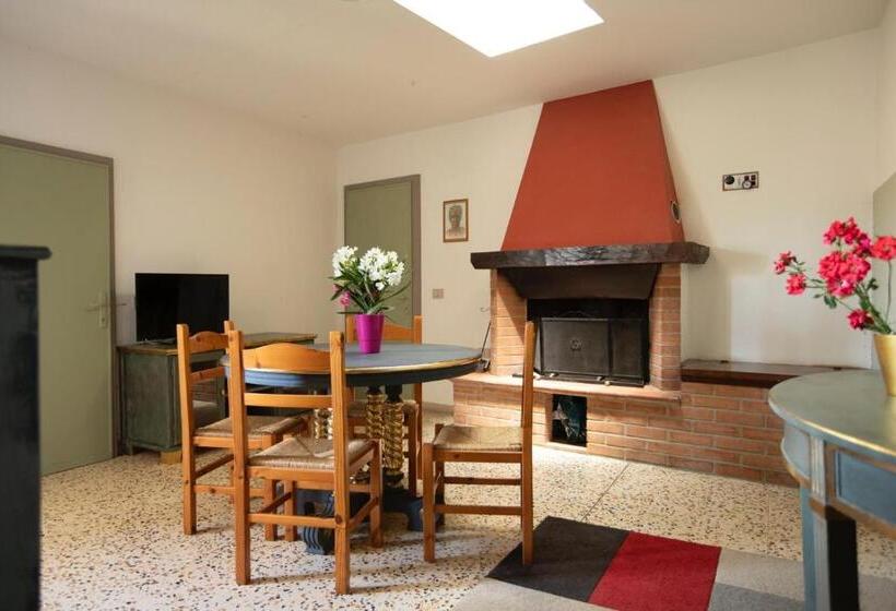 2 Bedrooms Apartment Mountain View, Agriturismo Podere Acqualoreto