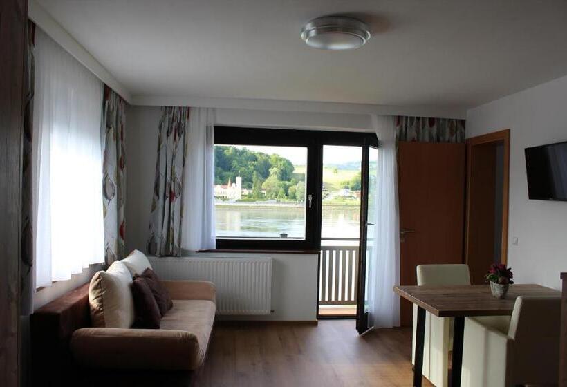 Apartamento 1 Dormitorio con Balcón, Gasthof S'schatzkastl