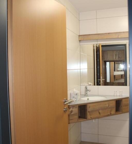 Apartamento 1 Dormitorio con Balcón, Gasthof S'schatzkastl
