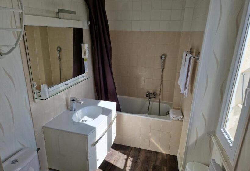 Quarto Quádruplo Estandar, Hôtel De La Ferté
