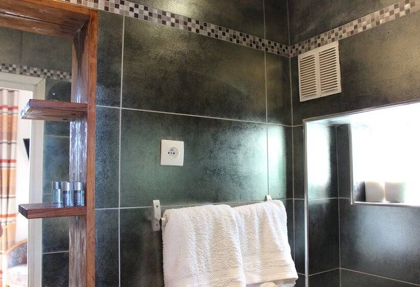 اتاق سوپریور با بالکن, Hôtel Villa La Malouine