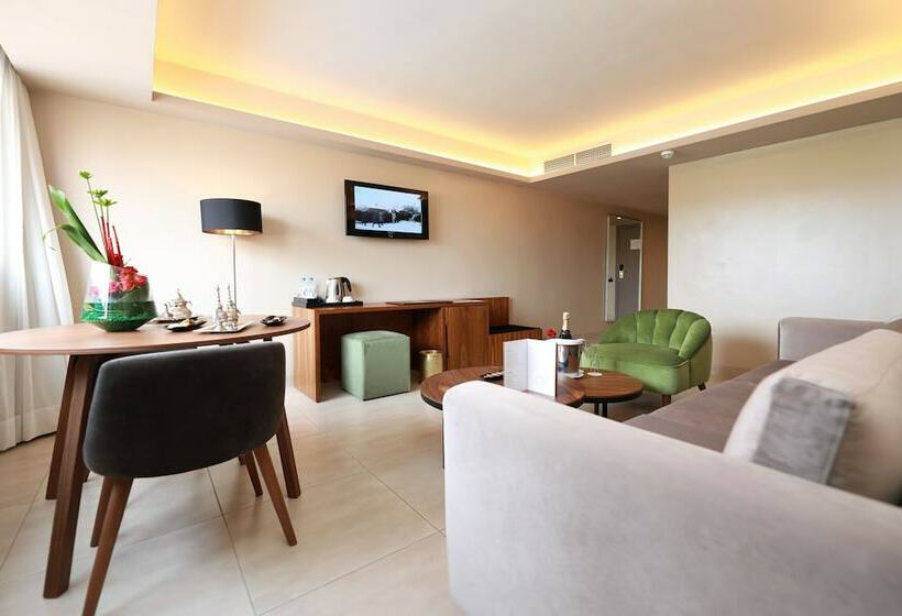 Junior Suite Vue Piscine, Kenzi Rose Garden