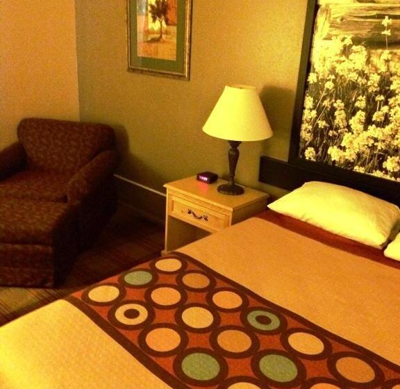 스위트 킹사이즈 침대, Super 8 By Wyndham Idaho Falls