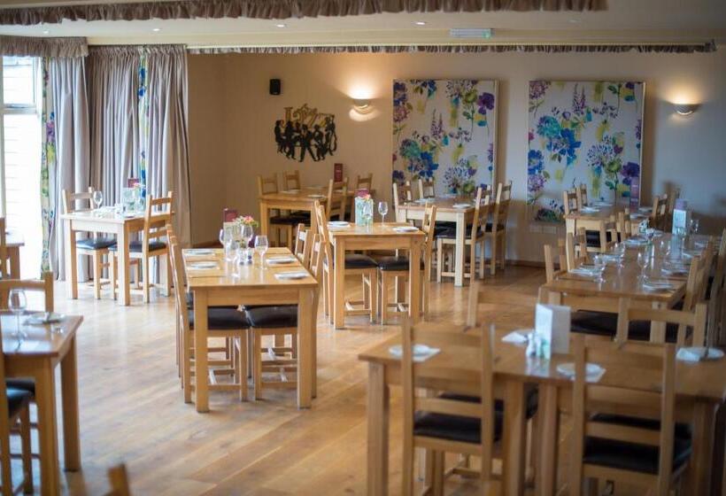 Семейный Номер, The Poltimore Inn