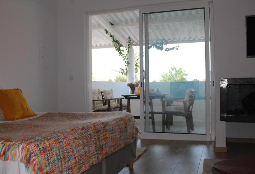配有游泳池的小型套房, Sesmarias Turismo Rural & Spa