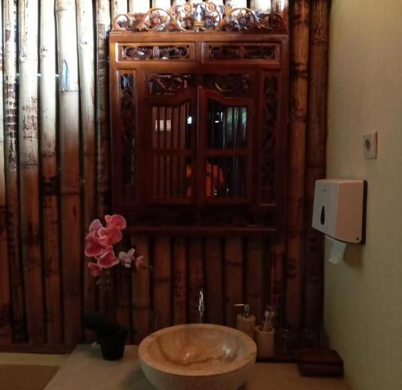 Люкс Кровать Кинг, Buana Ecofarm Ecolodge