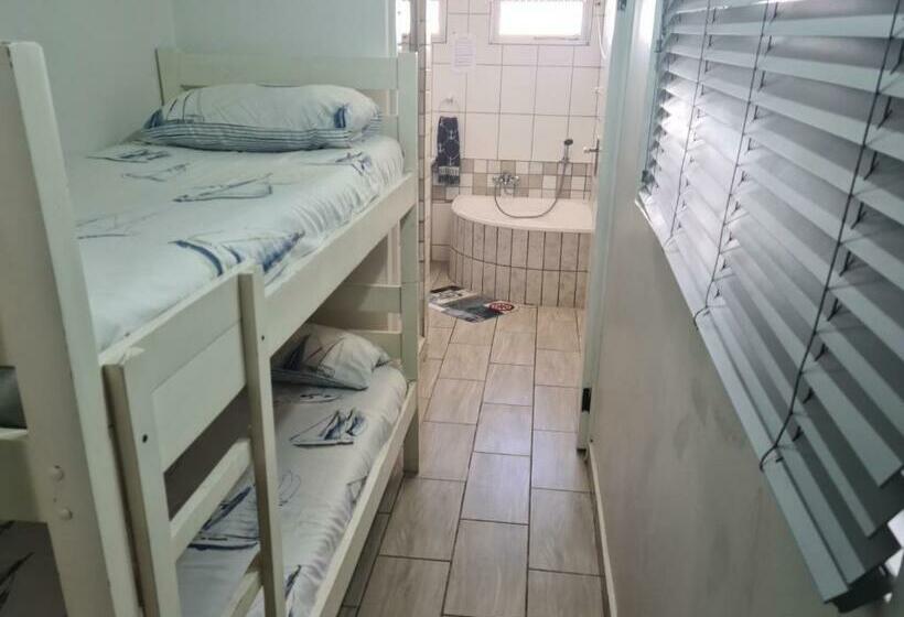 Apartamento 1 Dormitório, Suidersee Block 2, Hartenbos